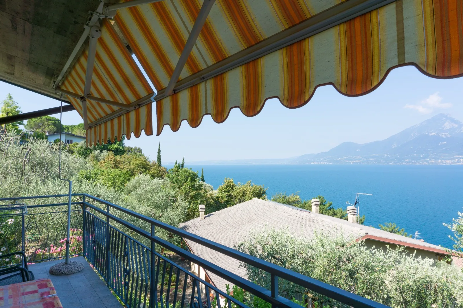 Kitchen, dining room and dining area